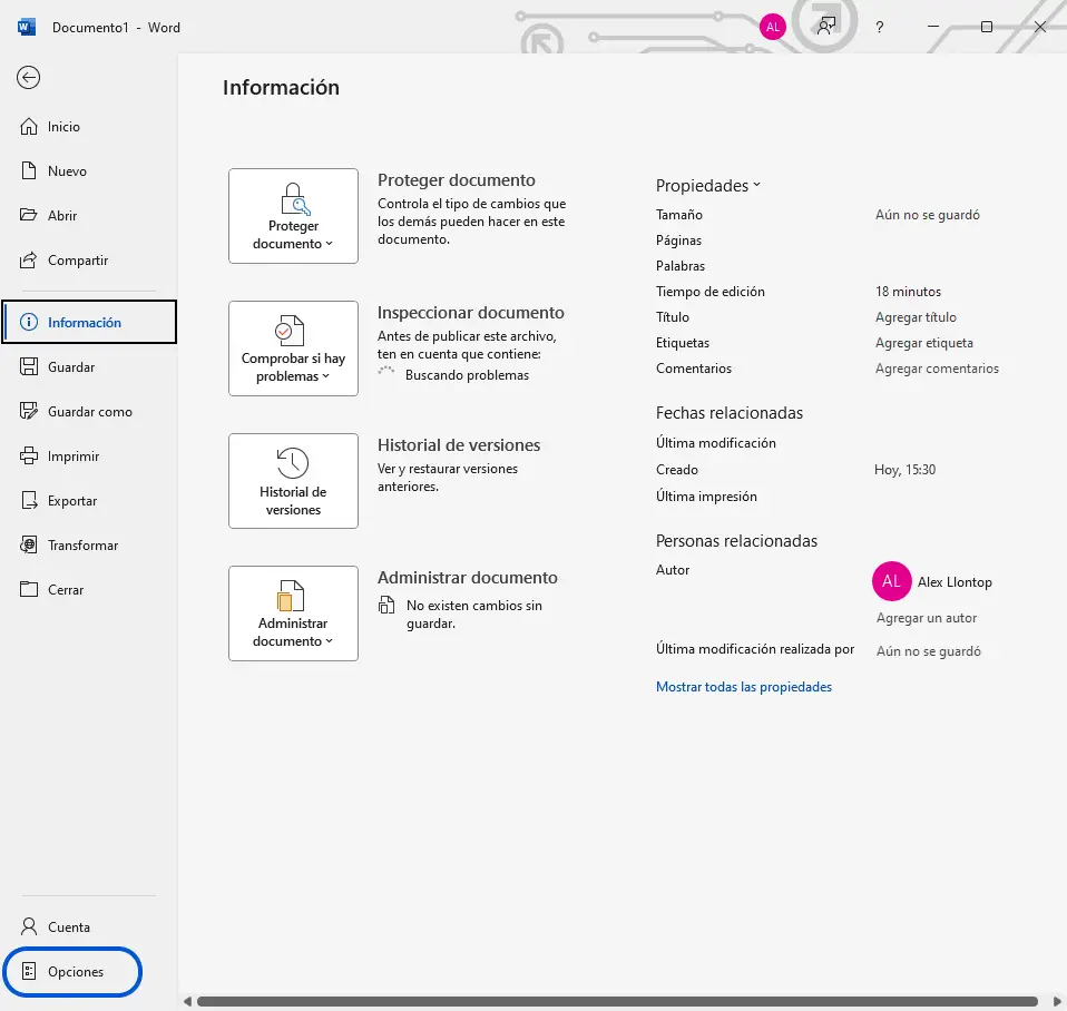 Vista de Información en Archivo y opciones de Word, mostrando proteger documento, inspeccionar y historial de versiones.