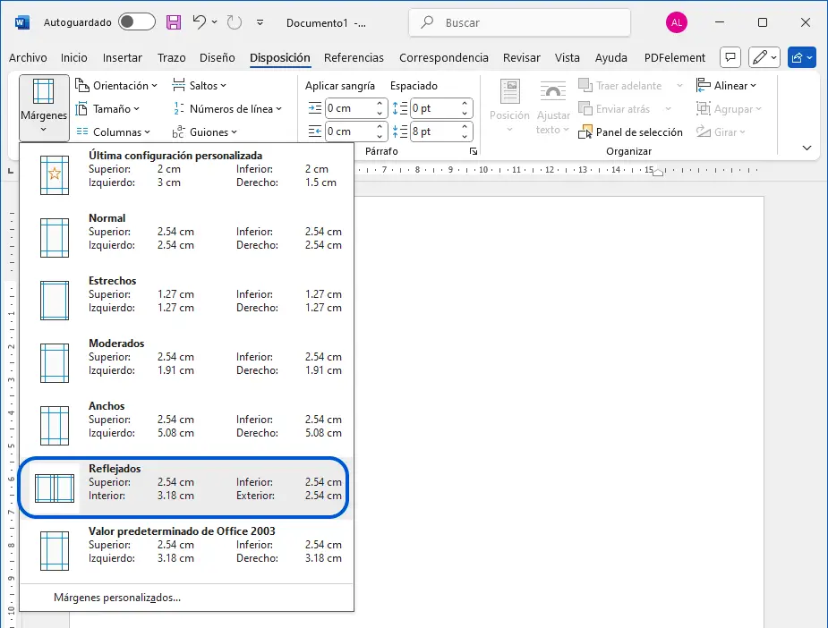 Word mostrando la opción de Márgenes Reflejados, ideal para documentos encuadernados, en la configuración de Disposición.